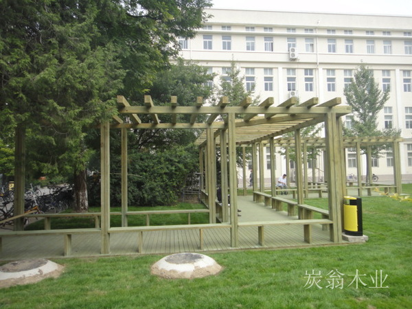 科技大學(xué)防腐木廊架 (3).JPG